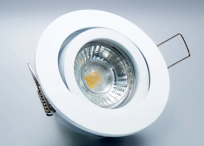 Druckguss Einbaustrahler weiß matt - schwenkbar - Klickverschluss