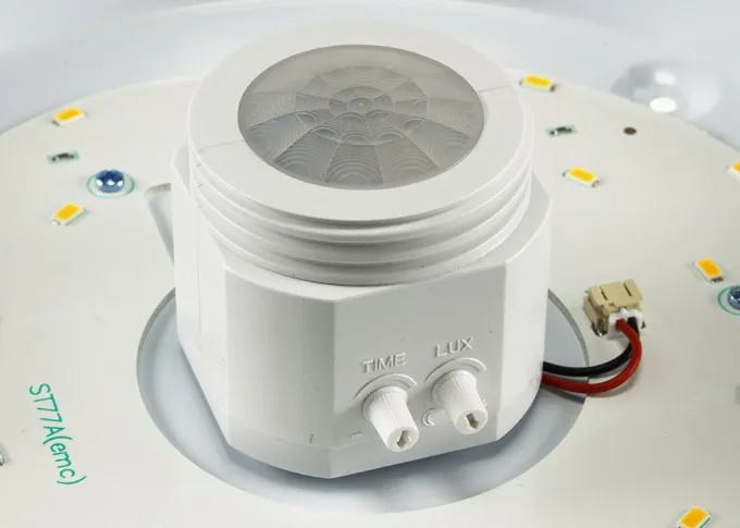 LED Deckenleuchte TERCEIRA 12W, 1060lm, 3000K, PIR-Bewegungsmelder